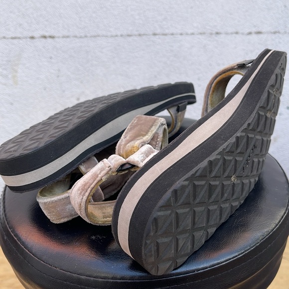 Teva Limited Edition Velvet Sandals - Picture 3 of 9